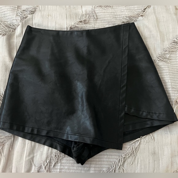 Black Leather Skirt - Picture 1 of 3